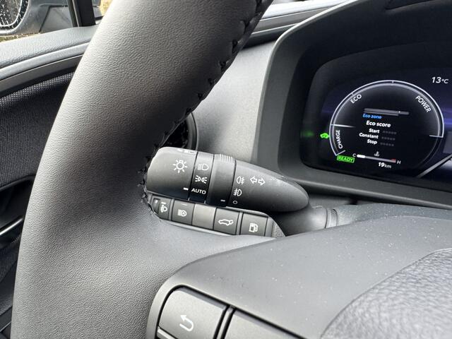 Toyota C-HR 1.8 Hybrid 140 First Edition Dodenhoekdetectie, Navigatie, Parkeersensoren V + A , All-in Rijklaarprijs