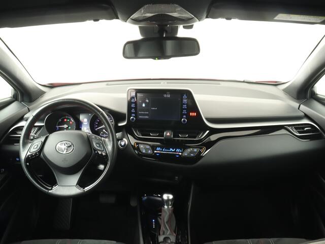 Toyota C-HR 1.8 Hybrid GR-Sport | Dodehoek Ass. | Stoel en stuurwiel verwarmd | Parkeersensoren | Cruise Control Adaptief | Camera | LM velgen | Parkeer Ass. |