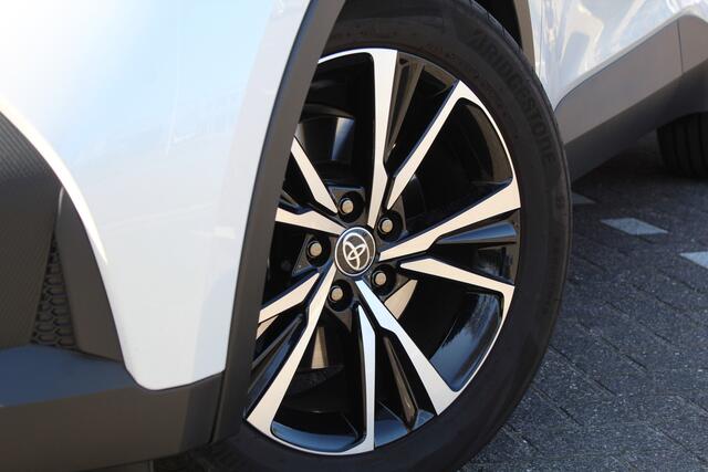 Toyota C-HR 2.0 Plug-in Hybrid 220 First Edition Bi-Tone | Rijklaar | Blind Spot | Apple/Android | Navi | LED | El.achterklep | Stoel-/stuurverw. | Keyless