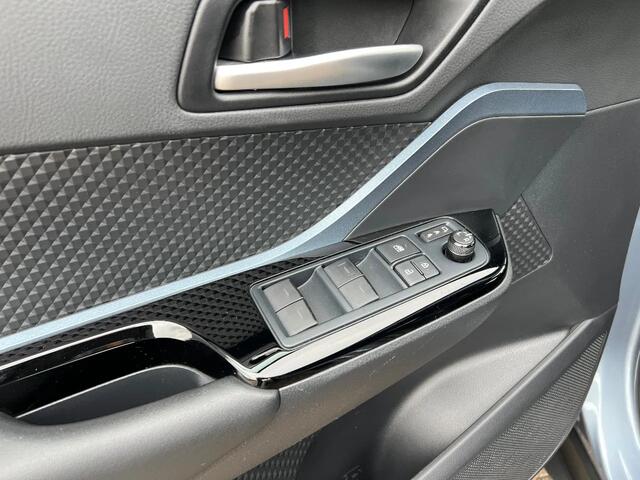 Toyota C-HR 1.8 Hybrid Style, Two Tone lak, Camera,