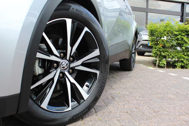 Toyota C-HR 1.8 Hybrid 140 First Edition Limited | Rijklaar | Stoel-/stuurverw. | Blind Spot | Apple/Android | LED | El. achterklep | Keyless