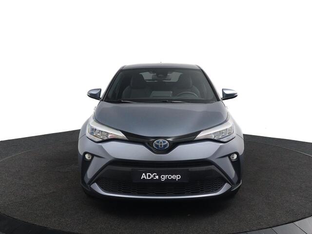 Toyota C-HR 1.8 Hybrid Business Plus | 18 Inch Zomerwielen aanwezig | Stoelverwarming | Trekhaak | Stuurwielverwarming | Dodehoek Detectie | Parkeersensoren Rondom |