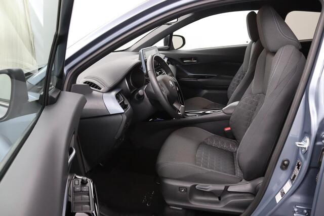 Toyota C-HR 1.8 Hybrid Business Plus | 18 Inch Zomerwielen aanwezig | Stoelverwarming | Trekhaak | Stuurwielverwarming | Dodehoek Detectie | Parkeersensoren Rondom |
