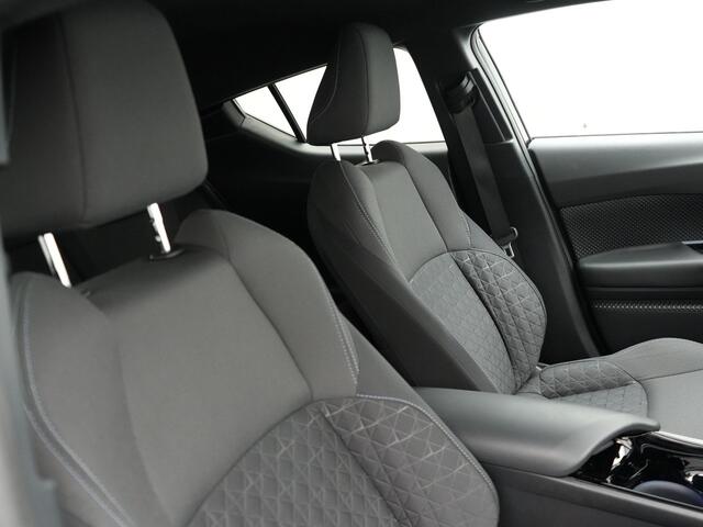 Toyota C-HR 2.0 Hybrid Dynamic 184pk Dealer O.H | Trekhaak Afn. | Adaptive Cruise | Camera | Apple Carplay | Sportstoelen Verwarmd | 18"L.M | Keyless | BLIS |