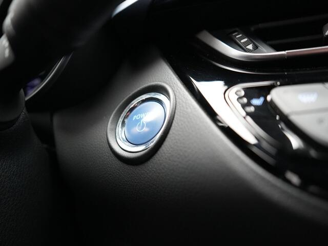 Toyota C-HR 2.0 Hybrid Dynamic 184pk Dealer O.H | Trekhaak Afn. | Adaptive Cruise | Camera | Apple Carplay | Sportstoelen Verwarmd | 18"L.M | Keyless | BLIS |