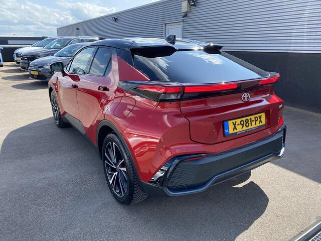 Toyota C-HR 1.8 Hybrid Executive Dodehoekdetectie, parkeersensoren voor & achter, adaptieve cruise control, Apple CarPlay/Android Auto,