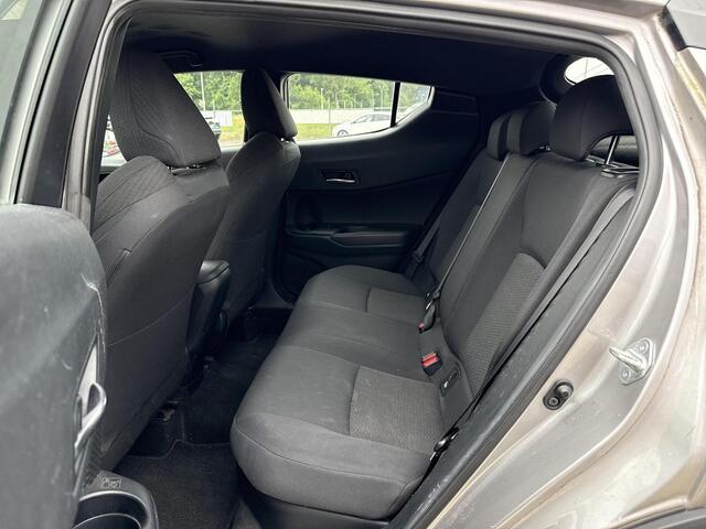Toyota C-HR 1.8 Hybrid Dynamic **TREKHAAK/ NAVIGATIE/ ADAPTIEF CRUISE CONTROL/ GARANTIE**