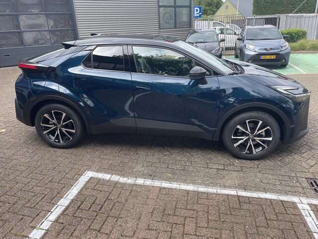 Toyota C-HR 2.0 Plug-in Hybrid 220 Dynamic | Stoel en stuur verwarming | Parkeersensoren voor en achter | Apple Carplay & AndriodAUTO | Naviagtie