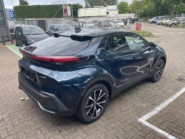 Toyota C-HR 2.0 Plug-in Hybrid 220 Dynamic | Stoel en stuur verwarming | Parkeersensoren voor en achter | Apple Carplay & AndriodAUTO | Naviagtie