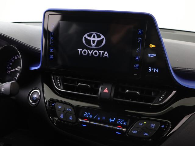 Toyota C-HR 1.2 Bi-Tone | Navigatie | Trekhaak | Stoelverwarming |