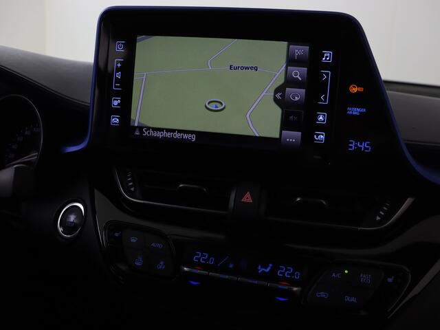 Toyota C-HR 1.2 Bi-Tone | Navigatie | Trekhaak | Stoelverwarming |