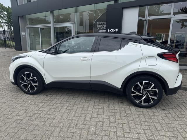 Toyota C-HR 1.8 Hybrid Bi-Tone NAVI via Apple Carplay / Android Auto, Camera, Climate