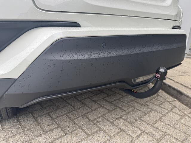 Toyota C-HR 1.8 Hybrid Bi-Tone NAVI via Apple Carplay / Android Auto, Camera, Climate