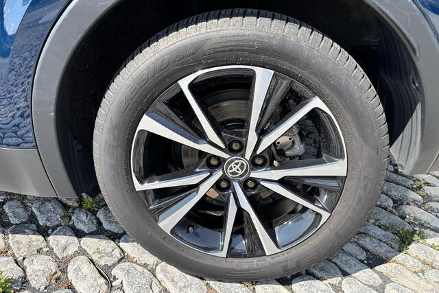 Toyota C-HR 1.8 Hybrid 140 First Edition Limited Parkeersensoren,Stuur/stoelverwarming,Apple Carplay Android Auto