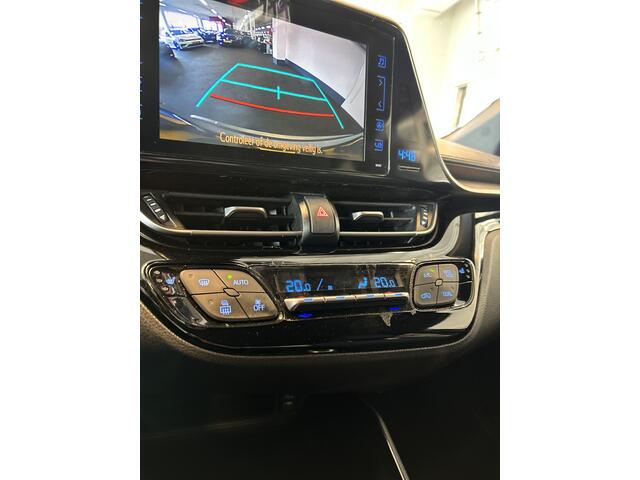 Toyota C-HR 1.8 Hybrid Dynamic | Automaat | Cruise control | Climate control | Achteruitrijcamera | Navigatie | Stoel+Stuurverwarming | Park assist | Bluetooth