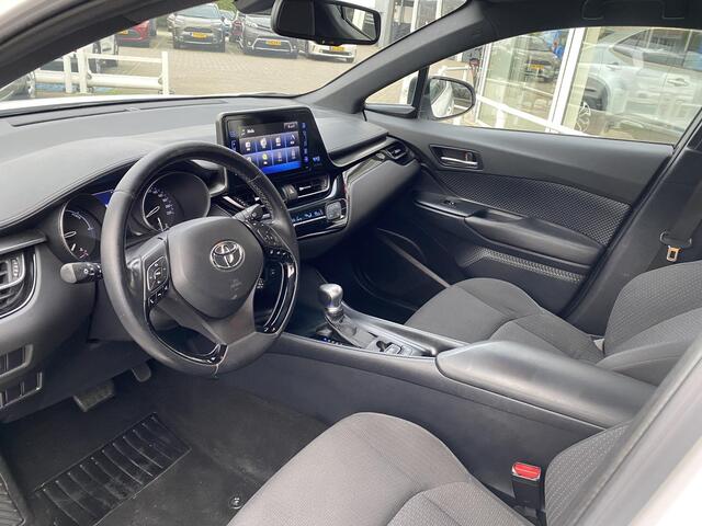 Toyota C-HR 1.8 Hybrid Dynamic Navigatie, Smart Key, Adaptieve cruise control, Climate control, Achteruitrijcamera,