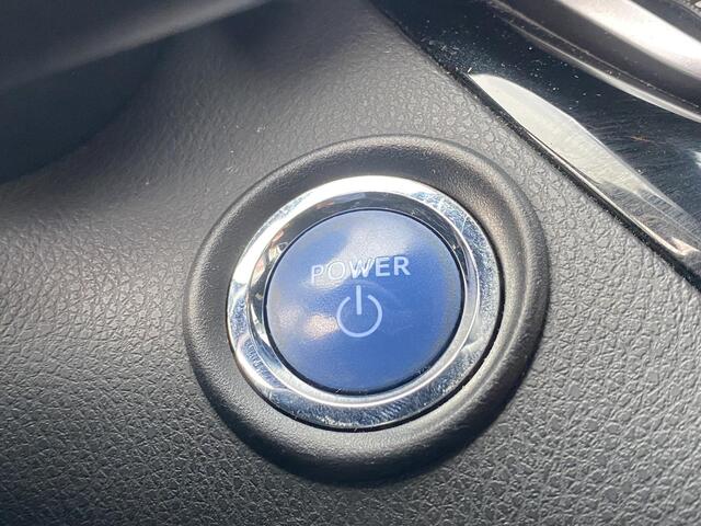 Toyota C-HR 1.8 Hybrid Dynamic Navigatie, Smart Key, Adaptieve cruise control, Climate control, Achteruitrijcamera,