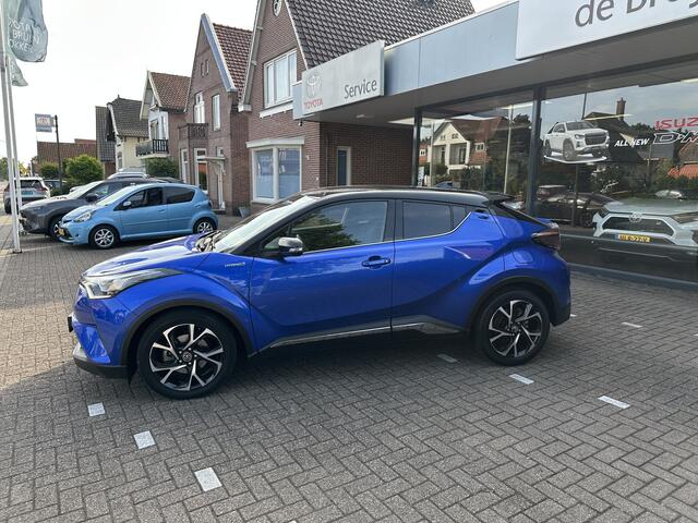 Toyota C-HR 1.8 Hybrid Style Ultimate, meest complete versie, 1e eigenaar, Nederlandse auto, door ons geleverd en onderhouden. Rijklaarprijs inclusief Toyota Pechhulp en Toyota Garantie.