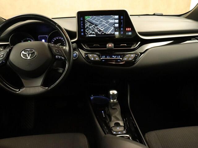 Toyota C-HR 1.8 Hybrid Business Intro - AFNEEMBARE TREKHAAK - TREKGEWICHT 725 KG - NAVIGATIE - 18 INCH LICHT METALEN VELGEN - PARKEERSENSOREN VOOR/ ACHTER - VOORSTOELEN VERWARMD - STUUR VERWARMD - PARKEERASSISTENT- DODEHOEK DETECTIE