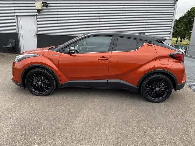 Toyota C-HR 2.0 Hybrid Launch Edition Dodehoek detectie, JBL Premium audio, achteruitrij camera, adaptieve cruise control, Apple CarPlay/Android Auto, navigatie, elektr. bedienbare stoel, Nieuw geleverd en dealeronderhouden