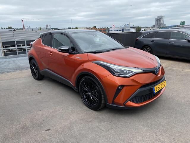 Toyota C-HR 2.0 Hybrid Launch Edition Dodehoek detectie, JBL Premium audio, achteruitrij camera, adaptieve cruise control, Apple CarPlay/Android Auto, navigatie, elektr. bedienbare stoel, Nieuw geleverd en dealeronderhouden