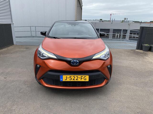 Toyota C-HR 2.0 Hybrid Launch Edition Dodehoek detectie, JBL Premium audio, achteruitrij camera, adaptieve cruise control, Apple CarPlay/Android Auto, navigatie, elektr. bedienbare stoel, Nieuw geleverd en dealeronderhouden