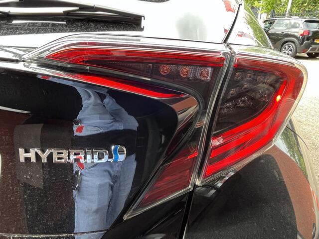 Toyota C-HR 1.8 Hybrid Executive // LED // ADAPTIVE CRUISE // NAVI // CLIMA // CAMERA //