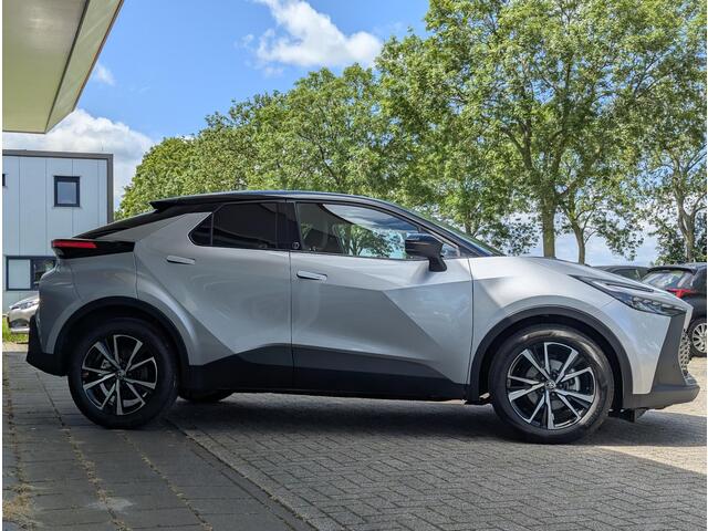 Toyota C-HR 1.8 Hybrid 140 Team D | Bi-tone | Stoel- stuurverwarming | Elek. achterklep | Camera | PDC V+A