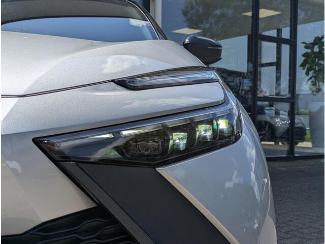 Toyota C-HR 1.8 Hybrid 140 Team D | Bi-tone | Stoel- stuurverwarming | Elek. achterklep | Camera | PDC V+A