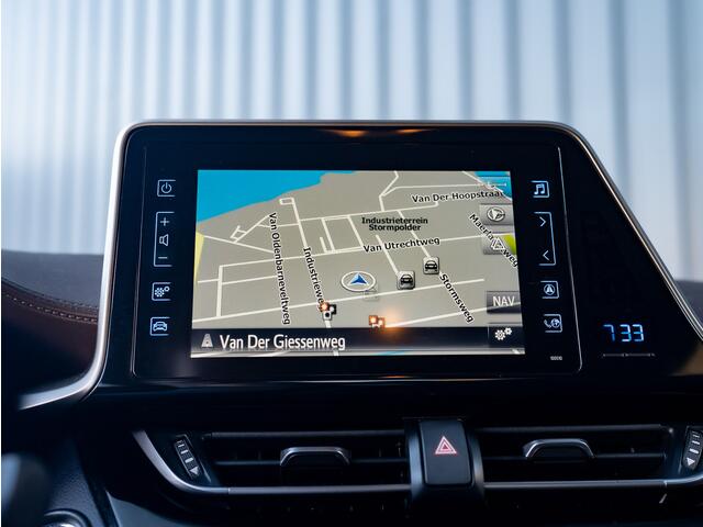 Toyota C-HR 1.8 Hybrid Executive | Dodehoek sensoren | Camera | PDC V&A | Prijs Rijklaar!!
