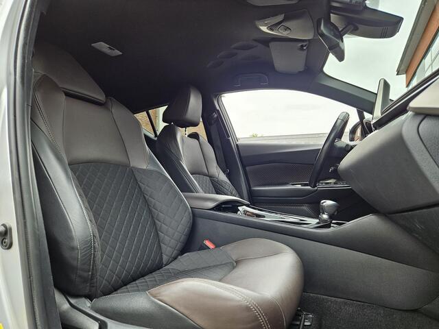 Toyota C-HR 1.8 Hybrid Executive | Bi-tone | Parkeersensoren v + a | Navigatie