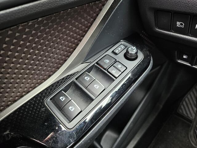 Toyota C-HR 1.8 Hybrid Executive | Bi-tone | Parkeersensoren v + a | Navigatie