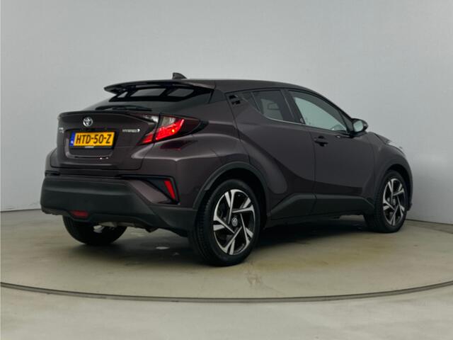 Toyota C-HR 1.8 Hybrid Dynamic | Lichtmetalen Velgen | Metaallak | Stoelverwarming | Parkeersensoren Voor en Achter |