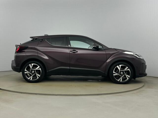 Toyota C-HR 1.8 Hybrid Dynamic | Lichtmetalen Velgen | Metaallak | Stoelverwarming | Parkeersensoren Voor en Achter |