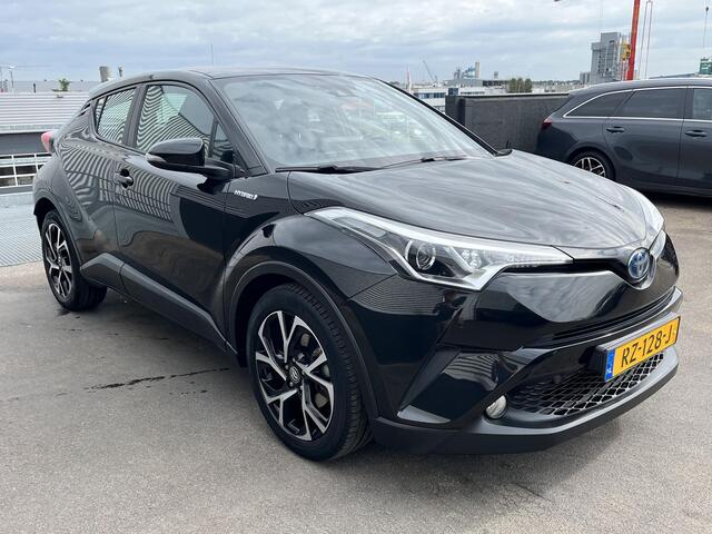 Toyota C-HR 1.8 Hybrid Dynamic Navigatie, Trekhaak, LM velgen, Adaptieve cruise control, Achteruitrijcamera, Smart Key