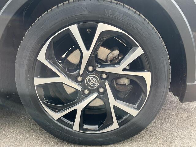 Toyota C-HR 1.8 Hybrid Dynamic Navigatie, Trekhaak, LM velgen, Adaptieve cruise control, Achteruitrijcamera, Smart Key