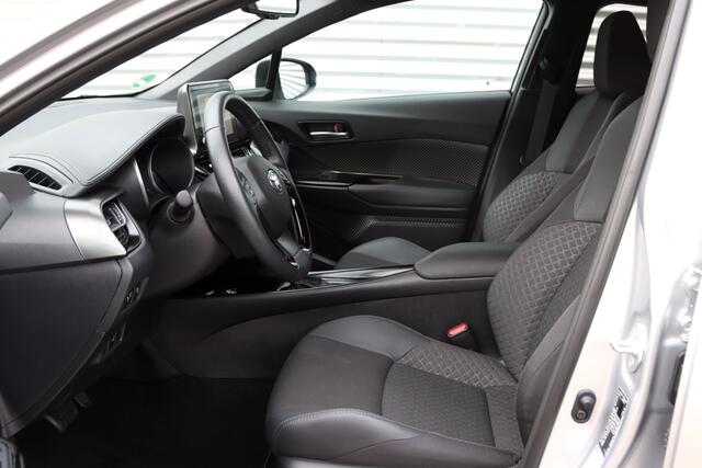 Toyota C-HR 1.8 Hybrid Team-D Style Bi-Tone / Navi / Carplay