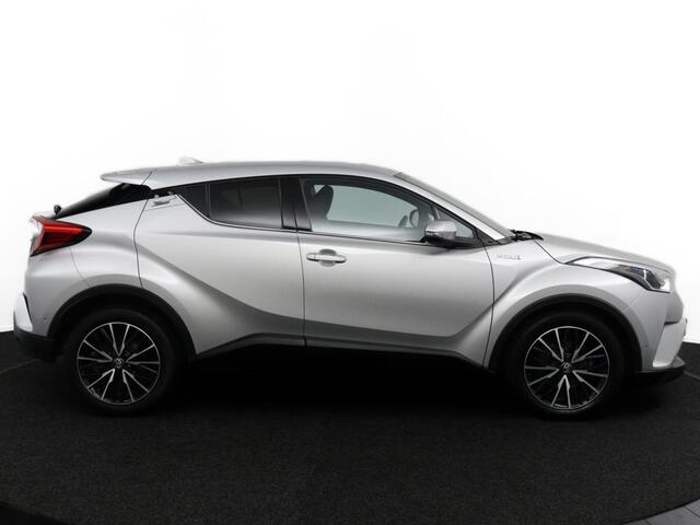 Toyota C-HR 1.8 Hybrid Executive | Kunstlederen/ Stof bekleding | Navigatie | Parkeersensoren Rondom | Stoelverwarming |