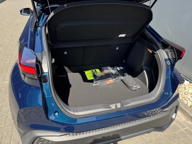 Toyota C-HR 1.8 Hybrid 140 Dynamic | Nieuw op voorraad | LED | Carplay | Keyless | PDC V+A |