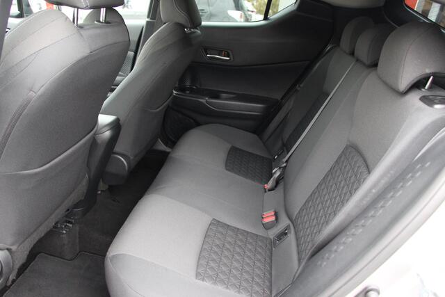 Toyota C-HR 2.0 Hybrid Dynamic **NAVIGATIE/ APPLE CARPLAY/ 24 MAANDEN GARANTIE**