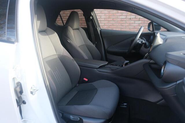 Toyota C-HR 1.8 Hybrid 140pk CVT Dynamic | App Connect | Climate | Adaptive Cruise | Keyless | Blind Spot | Camera | Winter Pakket