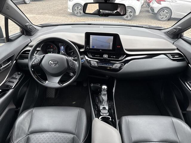 Toyota C-HR 1.8 Hybrid Executive **LEDER BEKLEDING/ STOEL EN STUURWIELVERWARMING/ ADAPTIEF CRUISE CONTROL/ 36 MAANDEN GARANTIE**