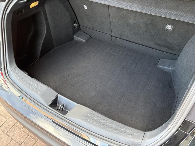 Toyota C-HR 1.8 Hybrid Executive LEDER/CAMERA/KEYLESS/CARPLAY/DODEHOEK/PDC