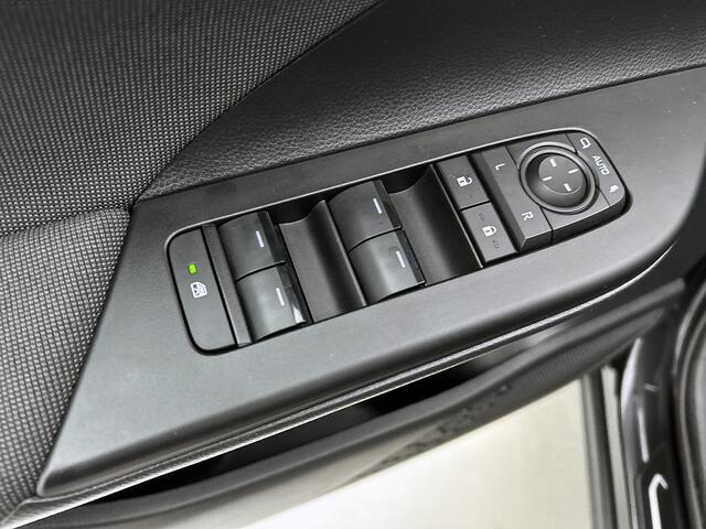 Toyota C-HR 1.8 Hybrid 140 Dynamic | Parkeersensoren | Dodehoek assistent | Stoel + stuurwielverwarming | Camera