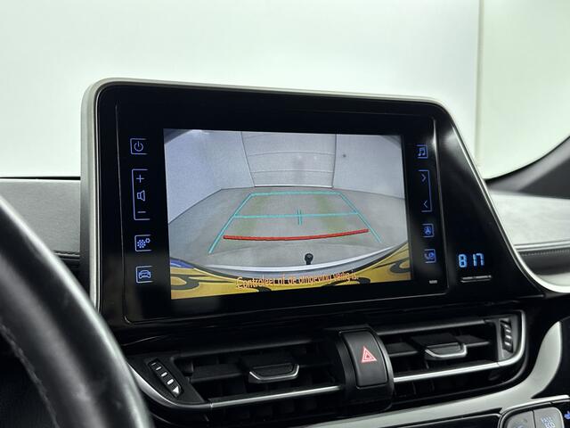 Toyota C-HR 1.2 Dynamic | Trekhaak | Handgeschakeld | Voorstoelen Verwarmd | Airco | Lichtmetalen velgen 18'' |