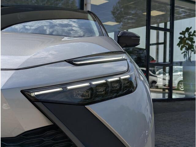 Toyota C-HR 1.8 Hybrid 140 First Edition | Bi-tone | Stoel- stuurverwarming | Elek. achterklep | Camera | PDC V+A
