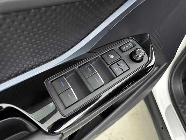 Toyota C-HR 1.8 Hybrid Dynamic | Automatisch Inparkeren | Stoel-/Stuurverwarming | Parkeersensoren | Lichtmetalen Velgen |