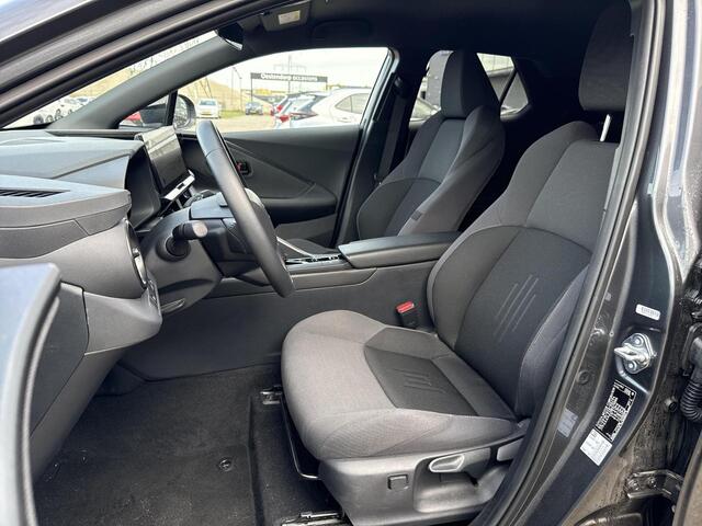 Toyota C-HR 1.8 Hybrid 140 First Edition **NAVIGATIE/ DODEHOEK DETECTIE/ 360 CAMERA/ PARKEERSENSOREN VOOR EN ACHTER/ 36 MAANDEN GARANTIE**