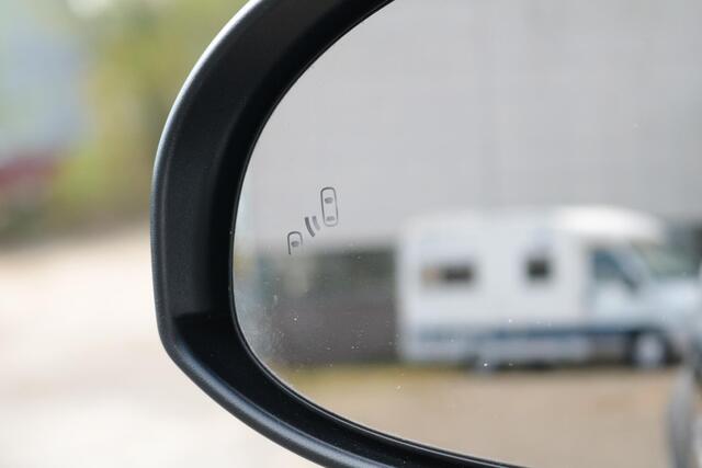 Toyota C-HR 1.8 Hybrid Bi-Tone Plus, Leder JBL, BSM, Stoel en Stuurverwarming!