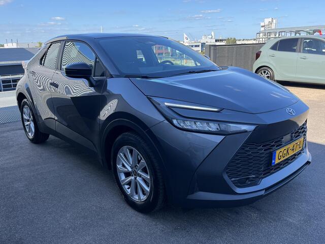 Toyota C-HR 1.8 Hybrid 140 Active NL-auto, 1e eign. Dodehoek detectie, keyless start, navigatie Apple CarPlay/Android Auto, adaptieve cruise control, achteruitrij camera